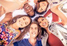 How Helping Gives You a Happier Vibe